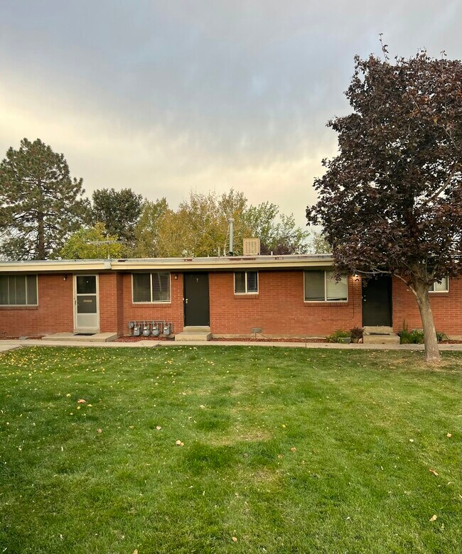 Building Photo - 2122 Orchard Dr