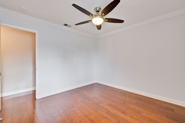 Building Photo - Warm and Inviting 3 bedroom, 2 Bath Home