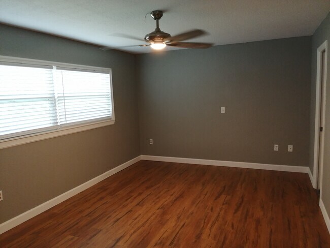 Building Photo - 3160 SE 30th Terrace