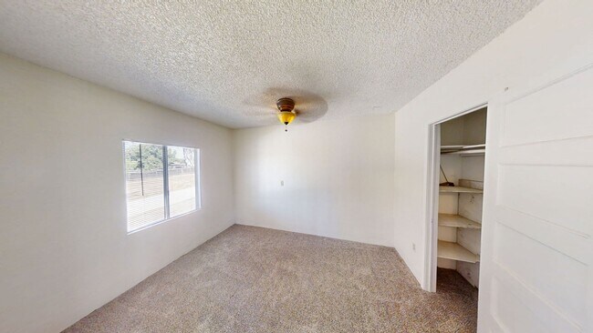 Building Photo - Charming 3 bedroom 2 bathroom in Yucaipa