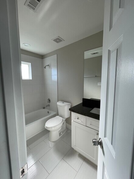 Master Bed Bath - 5011 Mallow St