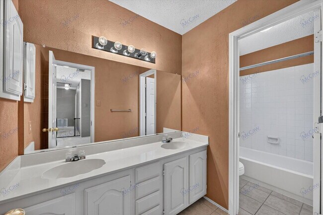 Building Photo - 7845 Ember Oaks Dr