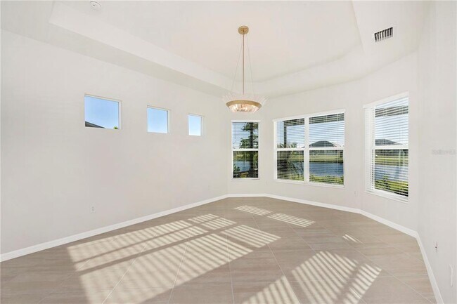 Building Photo - 12655 Wellen Golf St