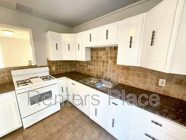 Building Photo - 1208 S Erie Ave