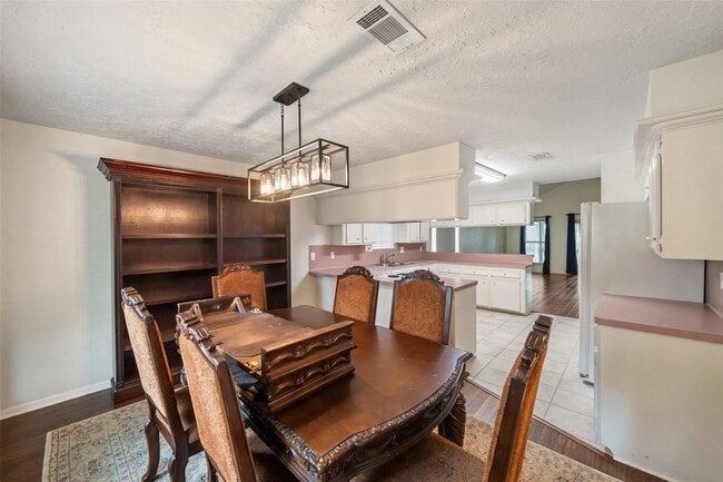 Building Photo - 416 Rolling Hills Dr W