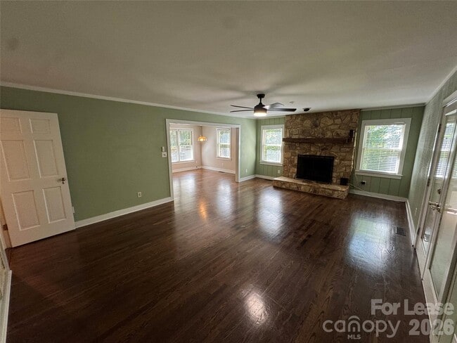 Building Photo - 219 Larkfield Rd