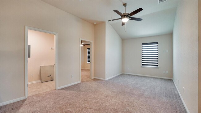 Building Photo - Redland Rd/281 Sienna Subdivision