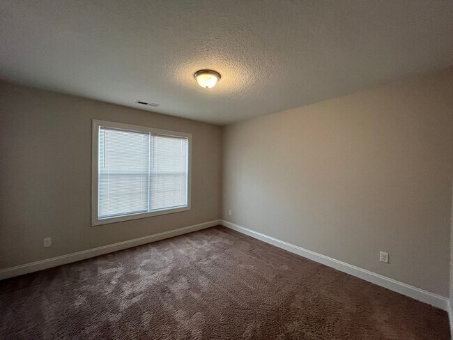 Building Photo - Welcome to Stateside!