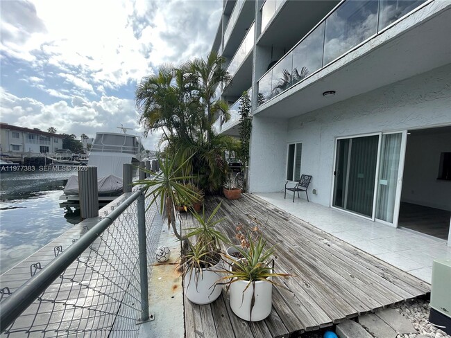 Building Photo - 3868 NE 169th St