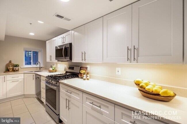 Building Photo - 1441 Clifton St NW