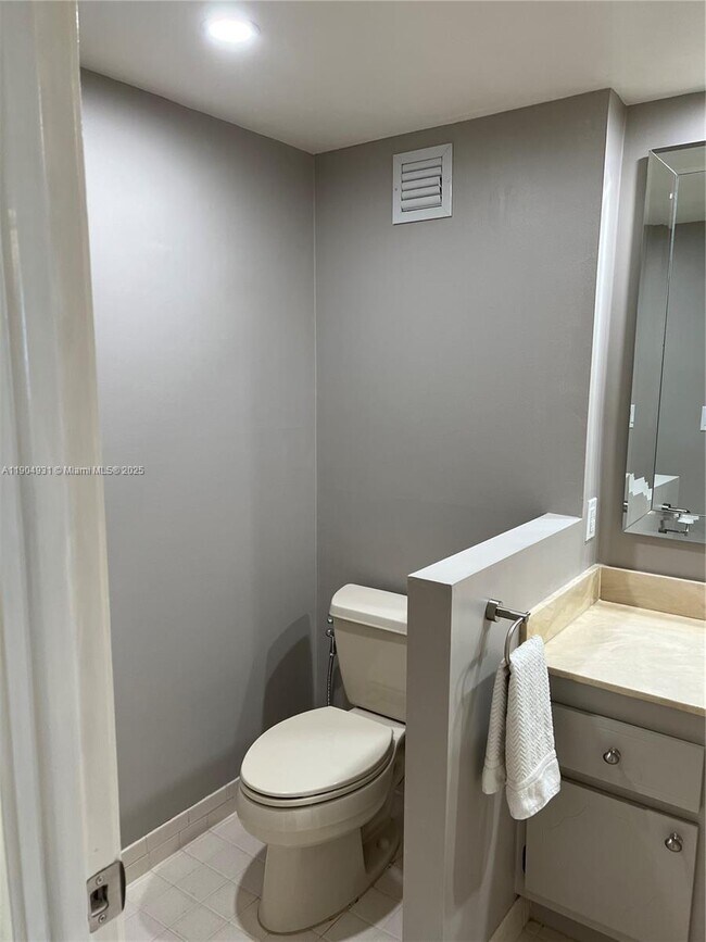 Building Photo - 2751 S Ocean Dr