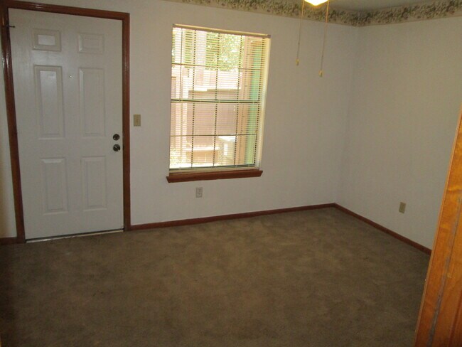Building Photo - 2333 Hartsfield Way