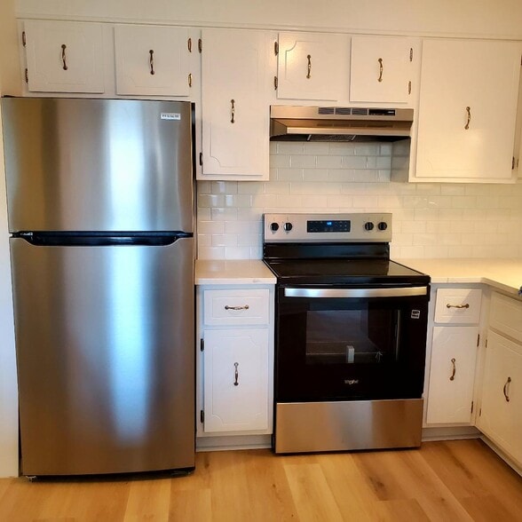 Kitchen with new backsplash - 49 Spencer Rd