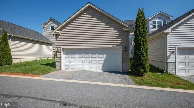 Building Photo - 11830 Steeplebush Dr