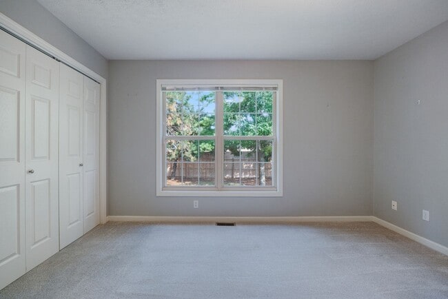 Building Photo - 4 Bed / 3 Bath ranch home