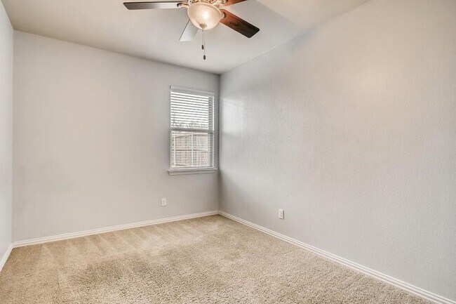 Building Photo - 2753 Calmwood Dr