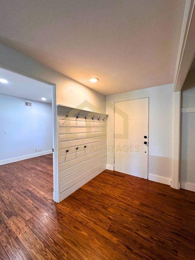 Building Photo - 135 Oakmont Ave