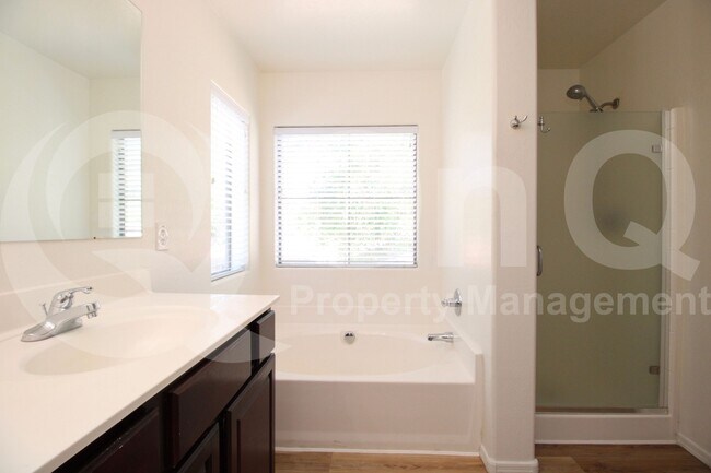 Building Photo - 3813 E Santa Fe Ln