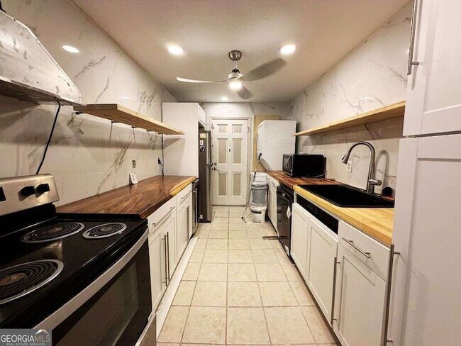 Building Photo - 2928 Parc Lorraine