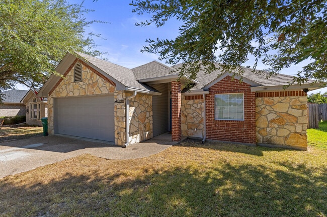 Building Photo - 2936 Palomino Trail
