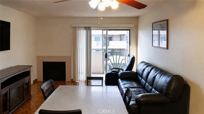 Building Photo - Modern Unit in Prime Location