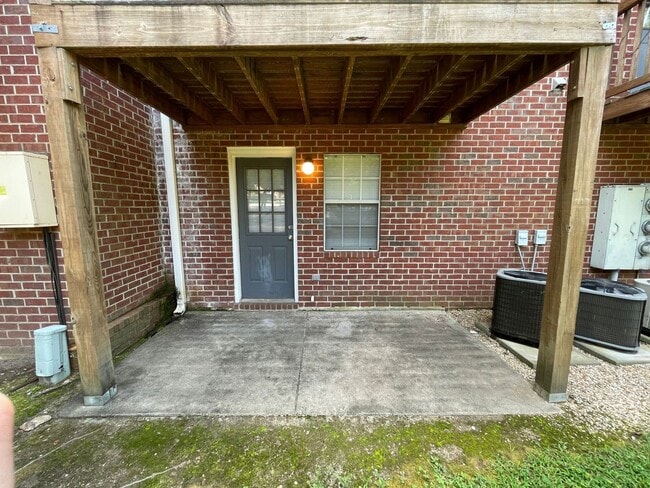 Building Photo - PRE-LEASING FOR AUGUST 2025! 1/2 OFF SECUR...