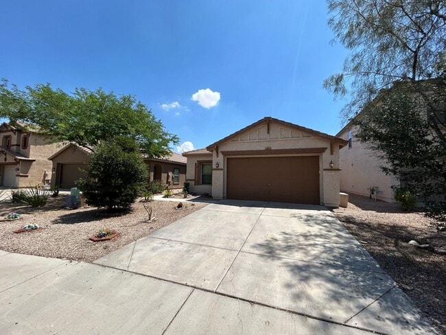 Building Photo - Free June Rent! Spacious 3-Bedroom Home in...