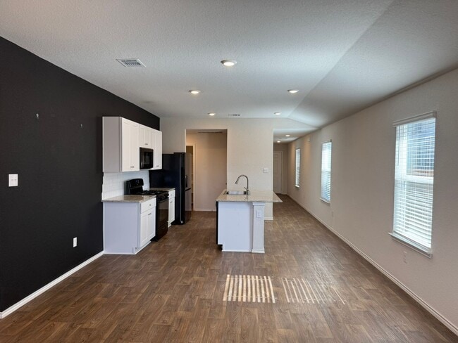 Building Photo - 3 Bedroom/2 Bath Stoney Creek Subdivision