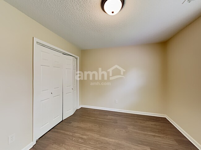 Building Photo - 6771 Oakmoor Cir S