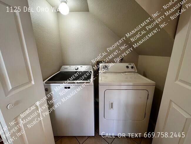 Building Photo - 1125 Del Oro Way