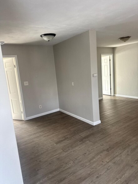 Building Photo - 1328 Juniper Dr