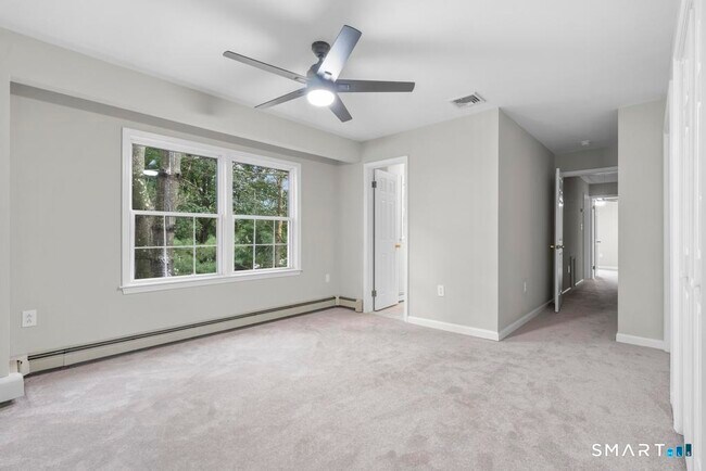 Building Photo - 815 S Pine Creek Rd