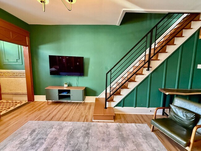 Building Photo - SPACIOUS & MODERN 3 BED/2.5 BA HOUSE w/ AC-Inlaid HARDWOOD Flooring-WASHER/DRYER & Rear PATIO in ...