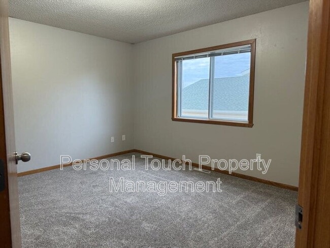 Building Photo - 2510 Amber Valley Ct S