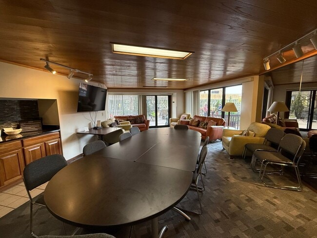 Building Photo - Modern 1 Bedroom Apartment With Stunning C...