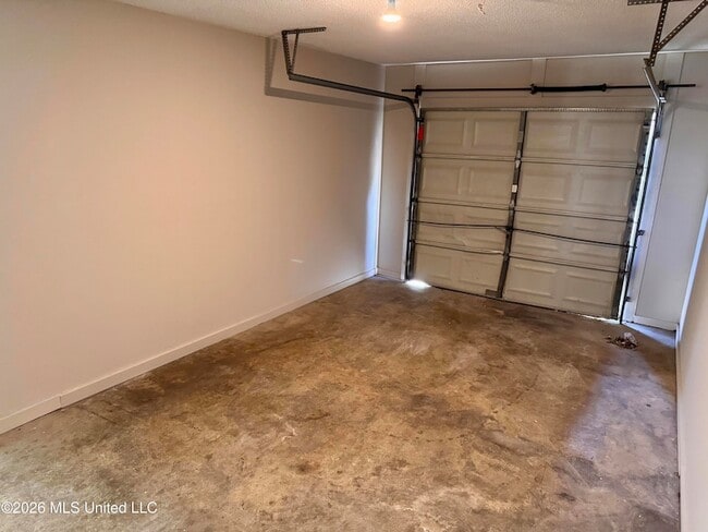 Building Photo - 7011 Hampton Dr