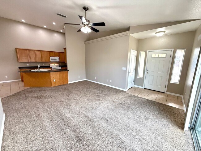 Building Photo - Move in Special! Half off 1st Month's Rent- Great 3 Bedroom Duplex near the Kingman Hospital!