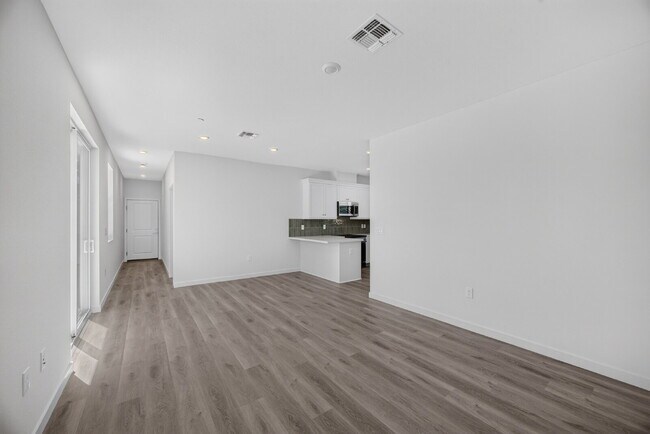 Building Photo - Charming 3-Bed, 2-Bath Home in Sacramento