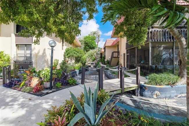 Building Photo - 770 NE 199th St