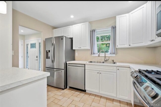 Building Photo - 61 Brookhaven Dr