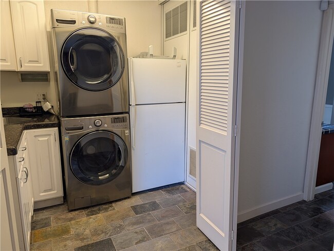 Building Photo - 1451 3rd St