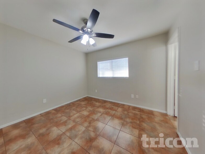 Building Photo - 11519 W Windrose Ave