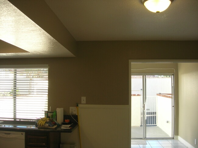 Building Photo - 711 Santa Rosa