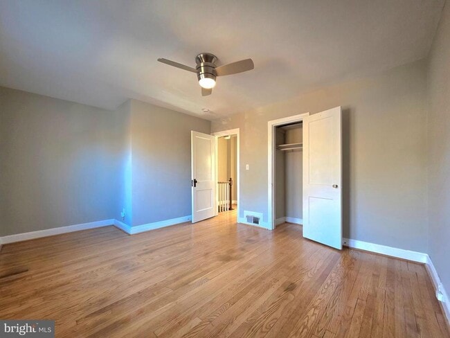 Building Photo - 527 E Nelson Ave