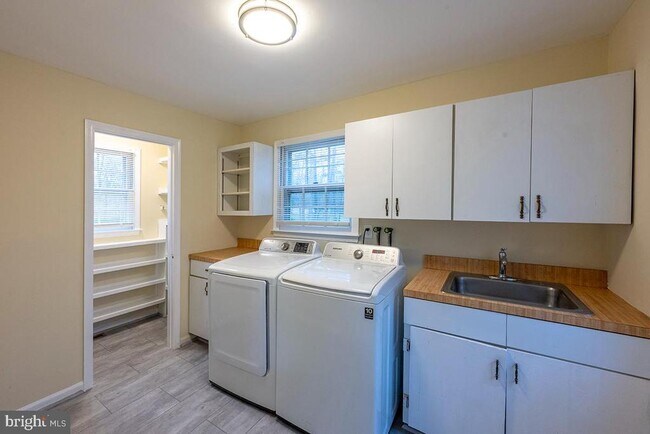 Building Photo - 5035 Timberwood Trail