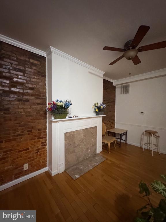 Building Photo - 1009 W Fayette St