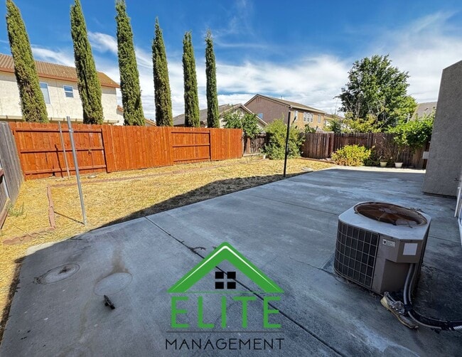 Building Photo - Home Located in the Highly Sought-after No...