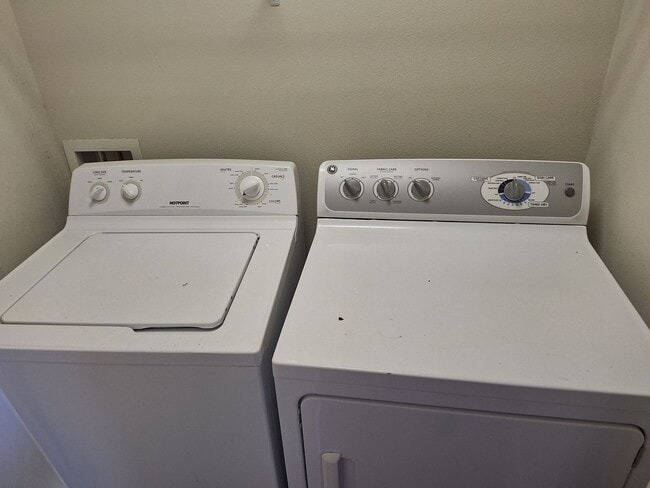 Building Photo - 8106 Summer Cove Ct