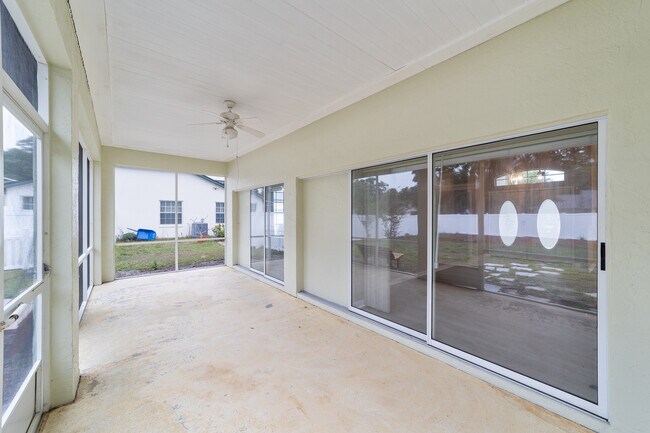 Building Photo - 10061 SW 74th Terrace