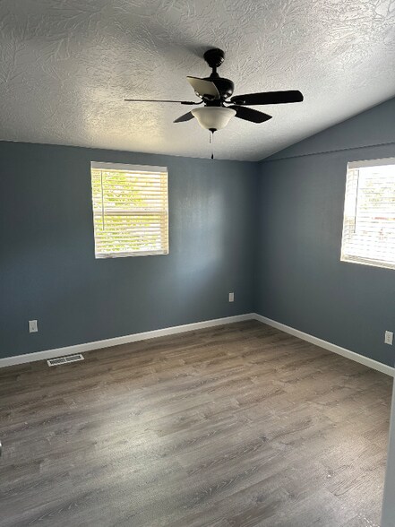 Building Photo - 401 16th Ave Ct